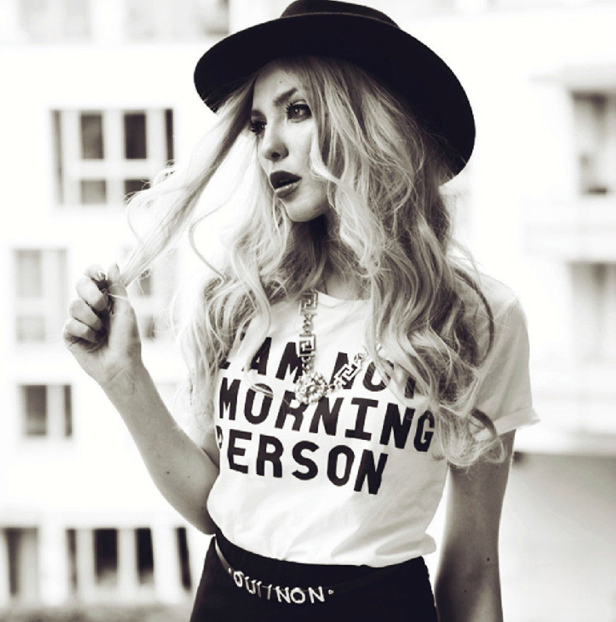 T-shirt I m not a morning person stampa vista frontale — Dream Shop
