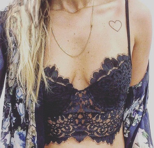 Top in pizzo Saira lavorato spalline sottili vista frontale — Dream Shop
