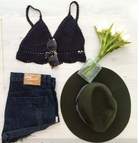 Rayona crop top versione nera indossata — Dream Shop