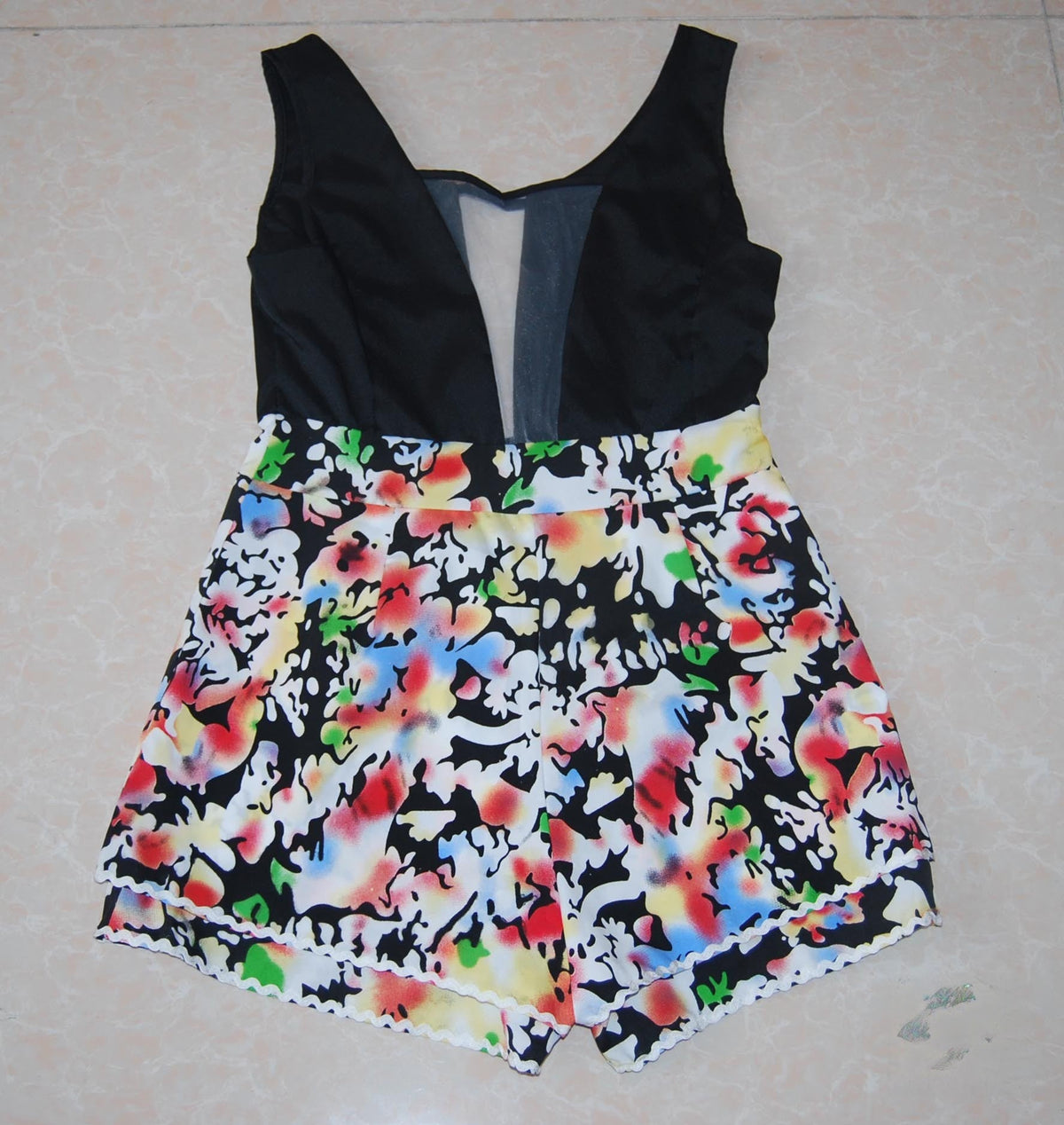 Tutina PLEIONE su modella vista frontale — Dream Shop