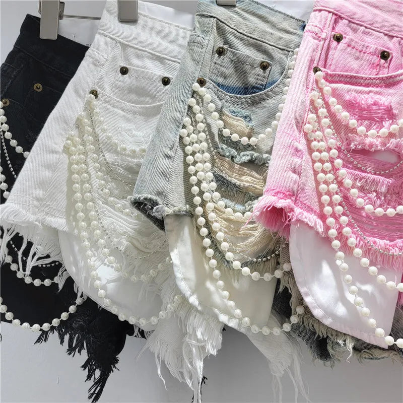Shorts jeans con catene di perle Pearl Unchain stile western chic