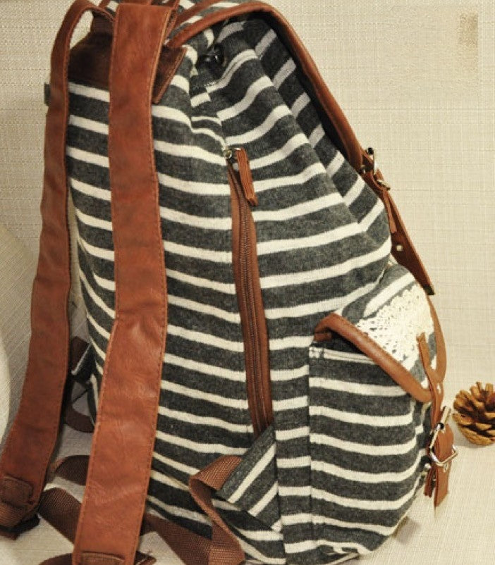 Zaino Vintage Stripe vista laterale con spallacci regolabili — Dream Shop