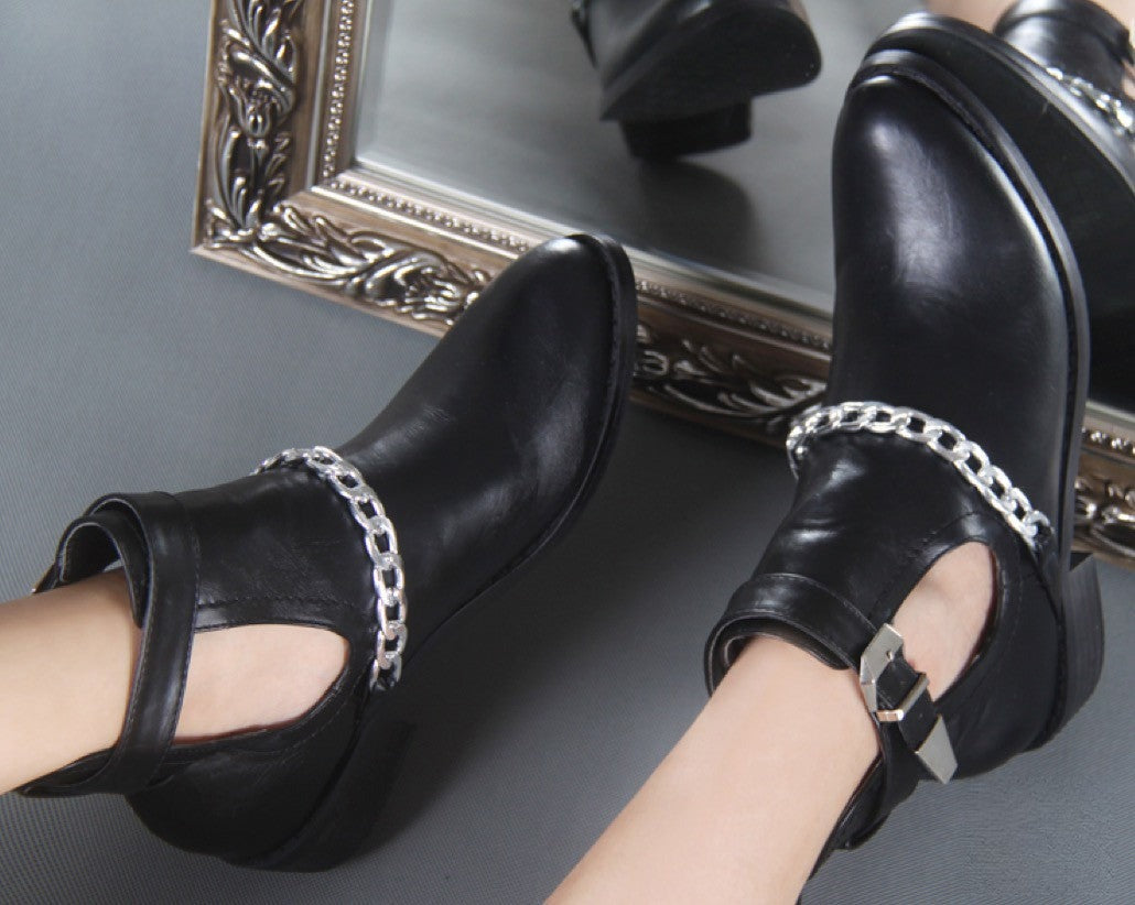 Stivaletto Low Chain aperture laterali dettaglio — Dream Shop