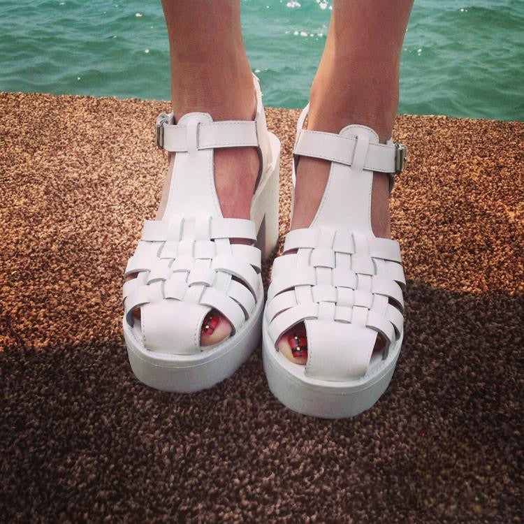 Sandalo zeppa in vera pelle con laccetti Mismo aperto donna Bianco indossato | Dream Shop
