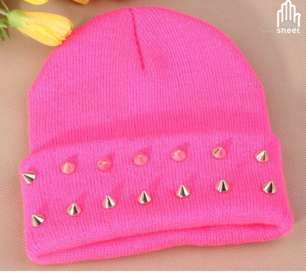 Gorra con tachuelas