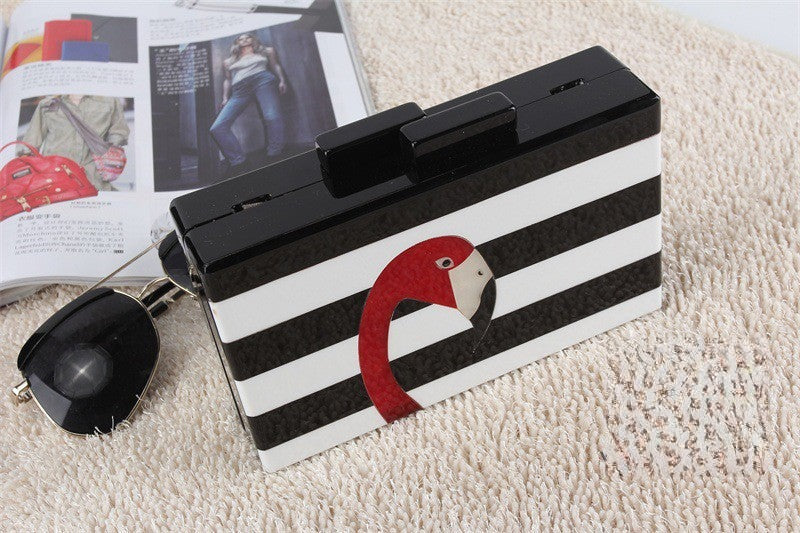 Pochette Stripe Flamingo - indossata look estivo | Dream Shop