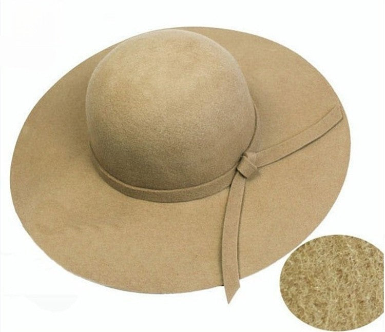 Cappello Acklins indossato look glamour