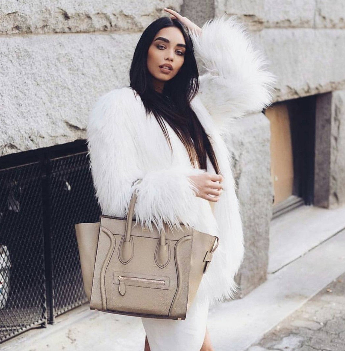 Pelliccia Wooven sintetica a pelo lungo con scollo tondo