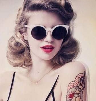 Super Vintage Sunglasses cat-eye con montatura spessa indossati — Dream Shop