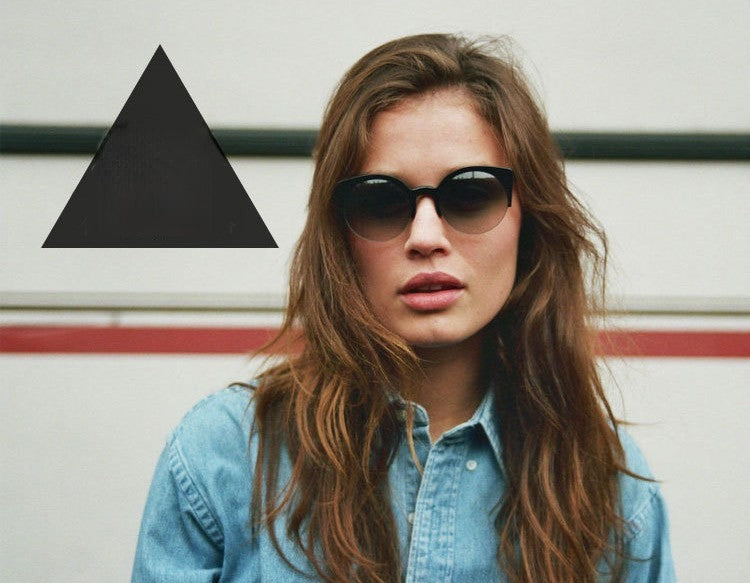 Super Vintage Sunglasses indossati con look retro — Dream Shop
