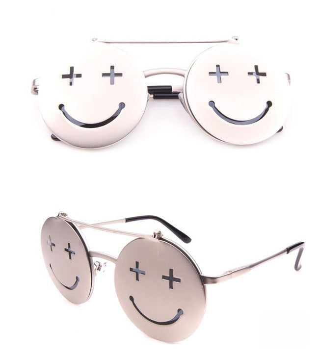 Smiley Sunglasses con aletta ribaltabile traforata a motivo smile — Dream Shop