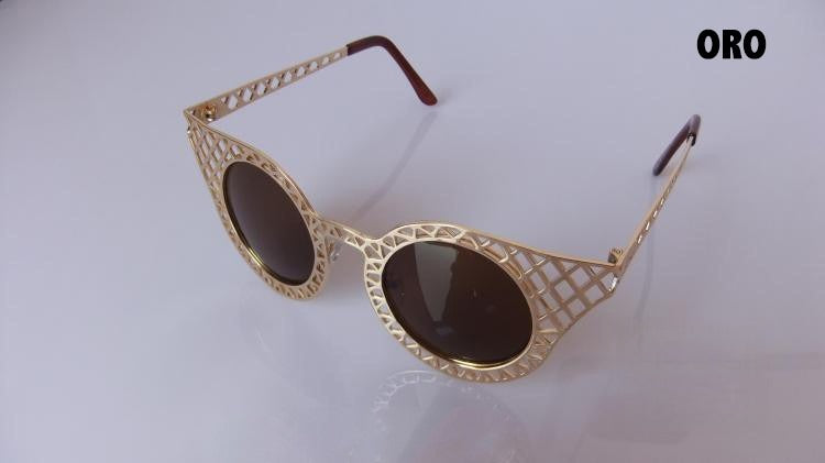 Sunglasses Net indossati su modella — Dream Shop