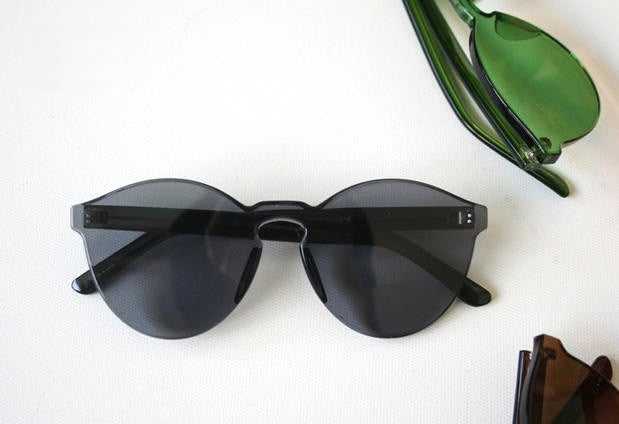Plastik Sunglasses colore marrone vista frontale — Dream Shop