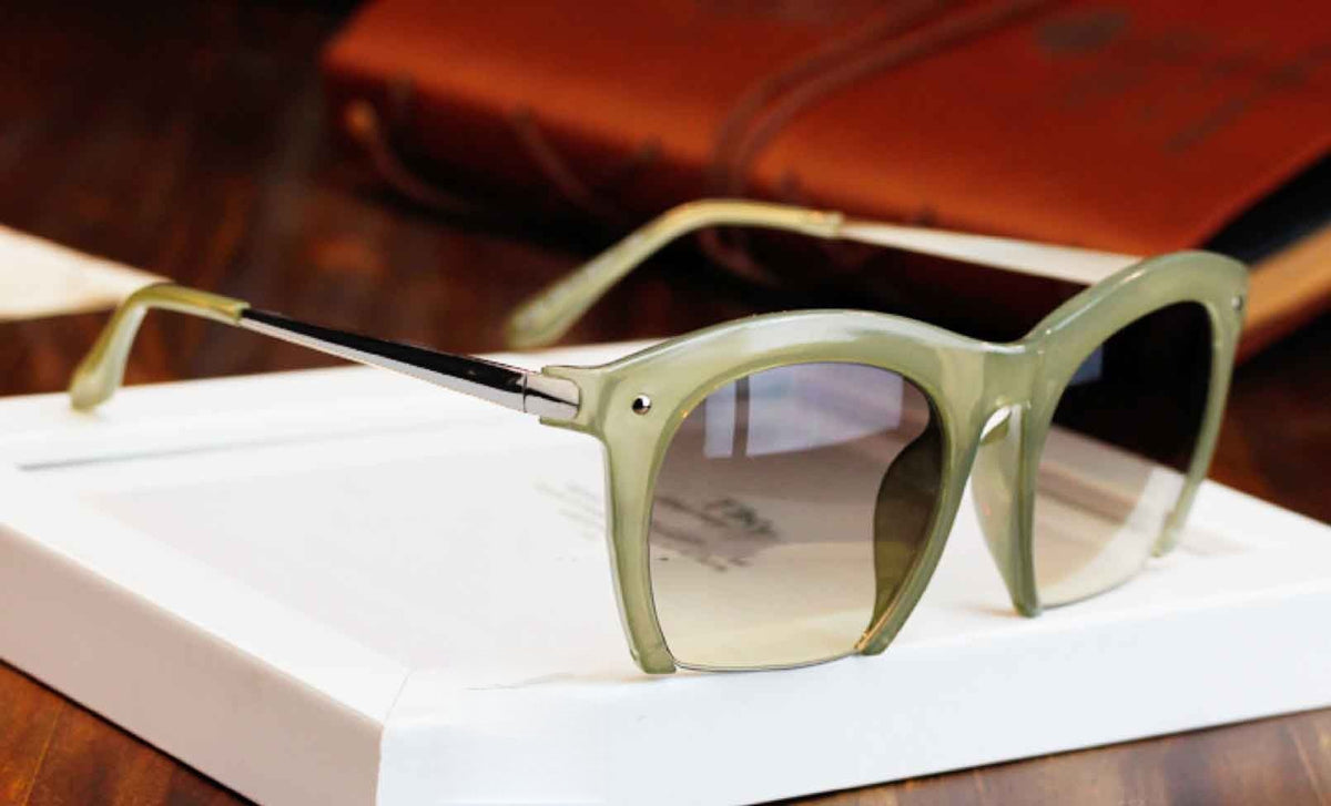 Wendy Sunglasses vista laterale con aste — Dream Shop