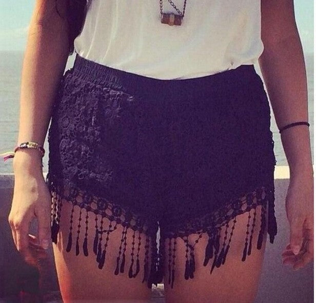 Lanyards shorts uncinetto con frange vista frontale — Dream Shop
