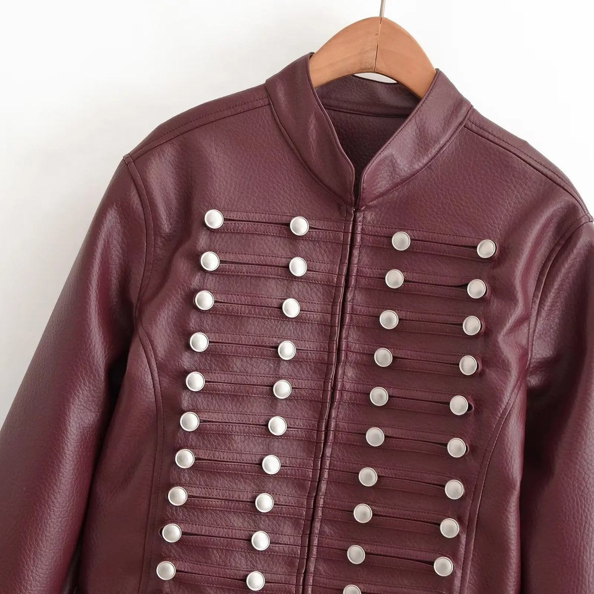 Giacca ecopelle Rahupa bordeaux — vista su gruccia, collo alla coreana | Dream Shop