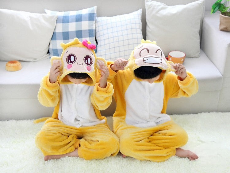 Pigiamino Monkey giallo indossato da due bambini seduti - Dream Shop