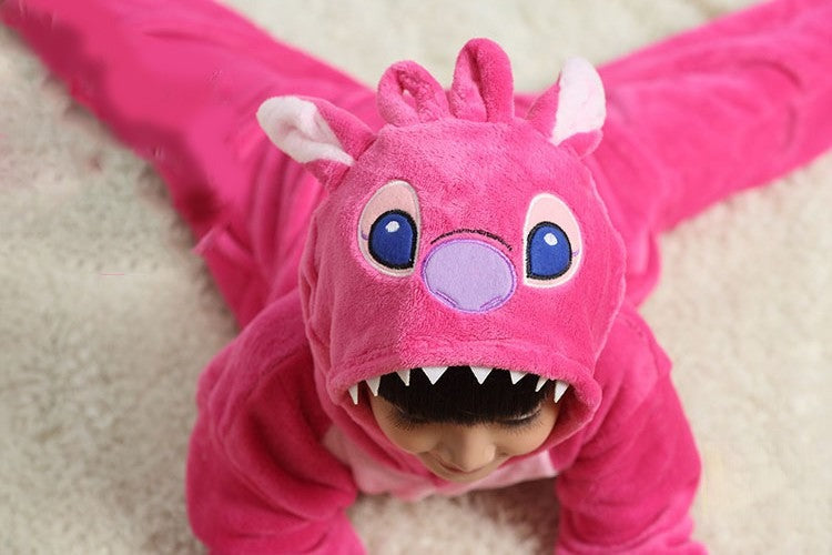 Pigiamino Stitch tuta intera peluche azzurra indossata — Dream Shop