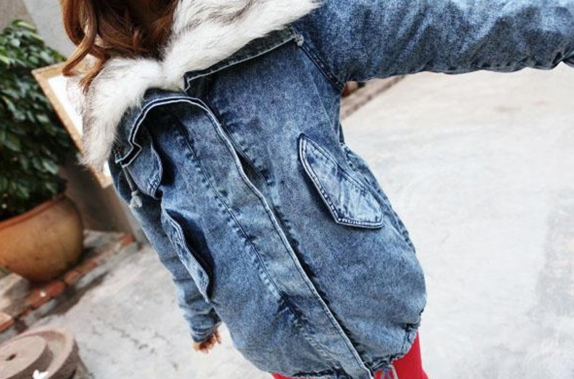 Giacca Denim Raja indossata su modella — Dream Shop