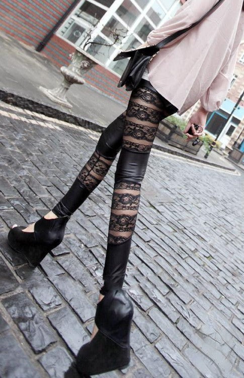 Leggings ecopelle e pizzo floreale vista laterale