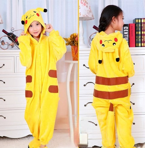 Pigiamino Pikachu tuta pigiama gialla su sfondo neutro — Dream Shop