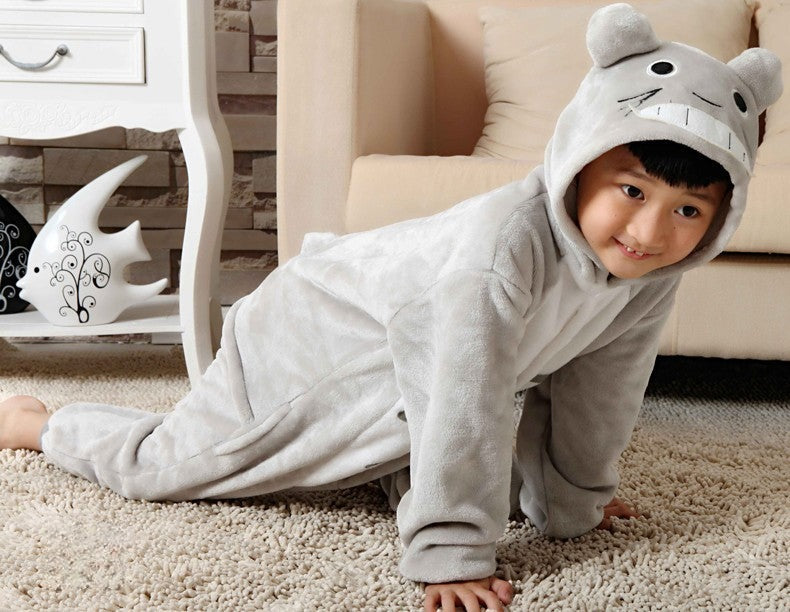 Pigiamino Totoro dettaglio cappuccio con orecchie e pancia chiara — Dream Shop