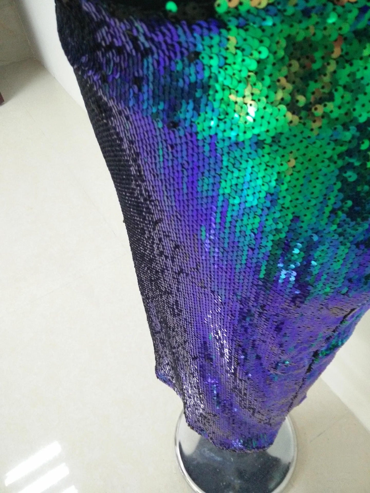 Longuette in paillettes verde — silhouette lunga indossata | Dream Shop