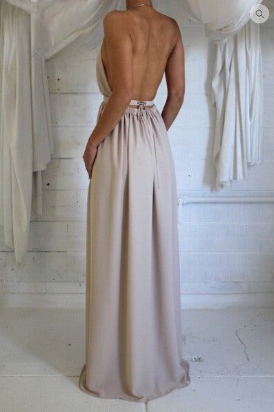 Daihanna Dress — dettaglio schiena nuda collare metallo | Dream Shop