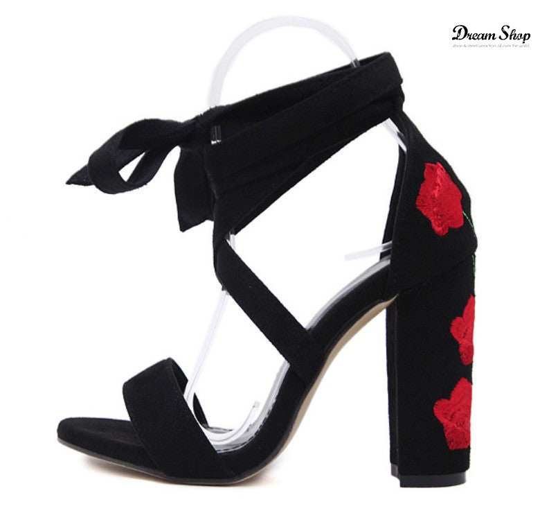 Tacchi red roses ricamo