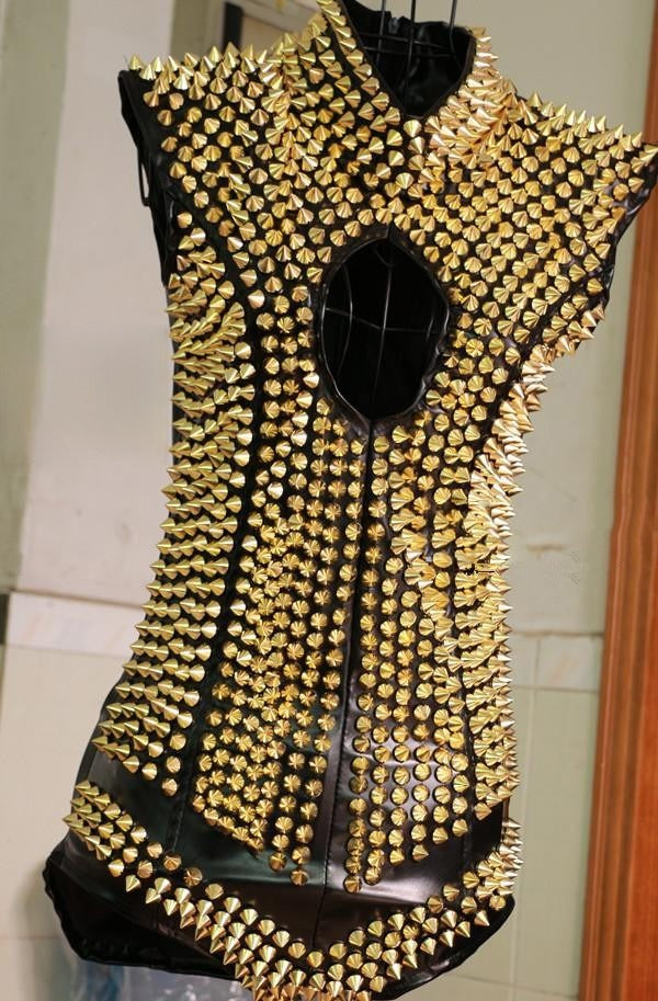 Body Extreme dettaglio borchie metalliche ravvicinato - Dream Shop