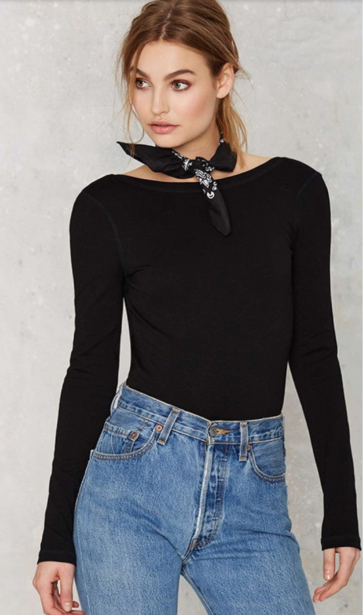 Body superscollo nero abbinato a pantalone a vita alta — Dream Shop