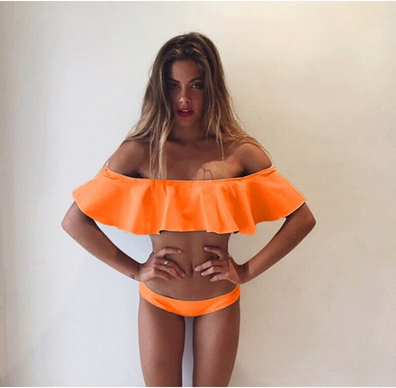 Bikini Rouges Off nero dettaglio ruches decorative décolleté — Dream Shop