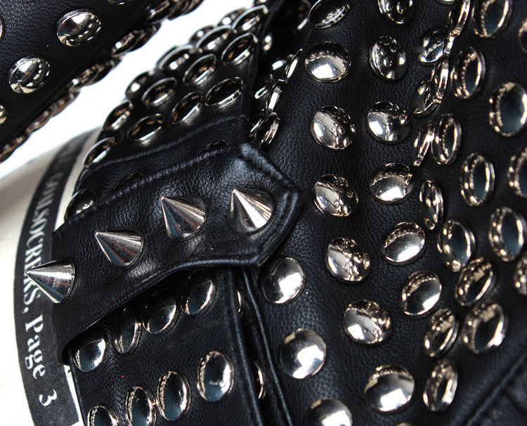 Giacca ecopelle borchiatissima