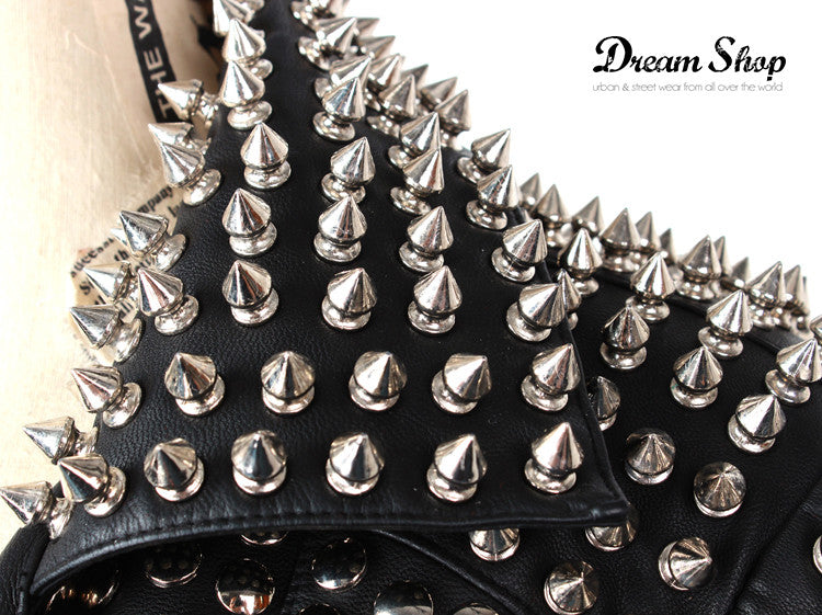 Giacca ecopelle borchiatissima