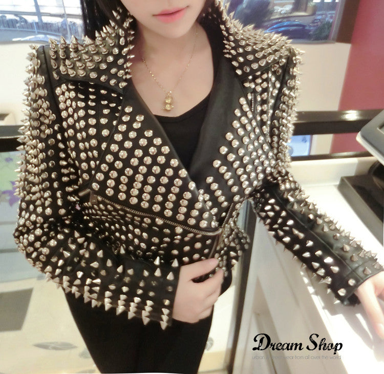 Giacca ecopelle borchiatissima