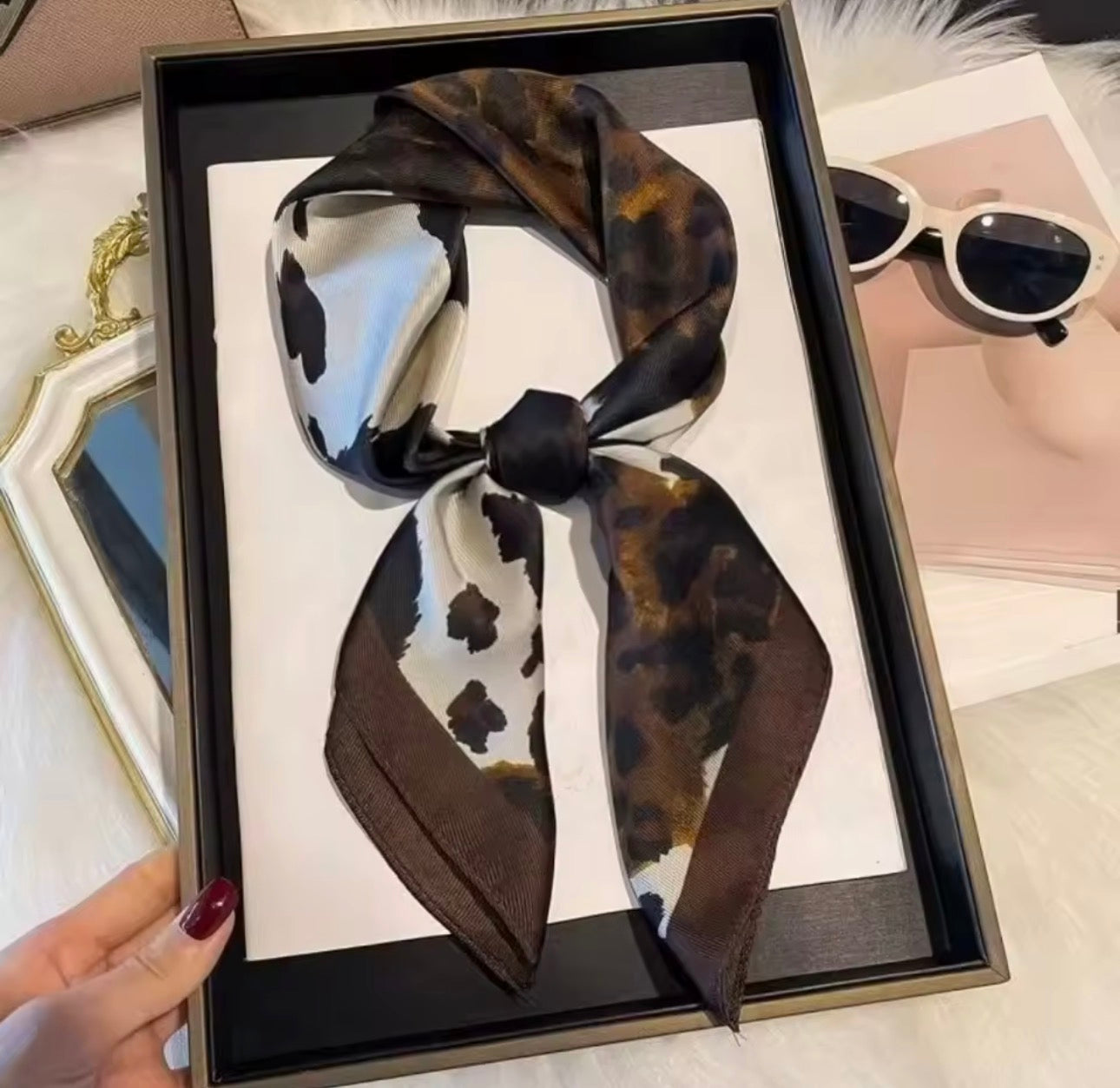 Foulard raso Katapy fantasia mucca marrone still life | Dream Shop