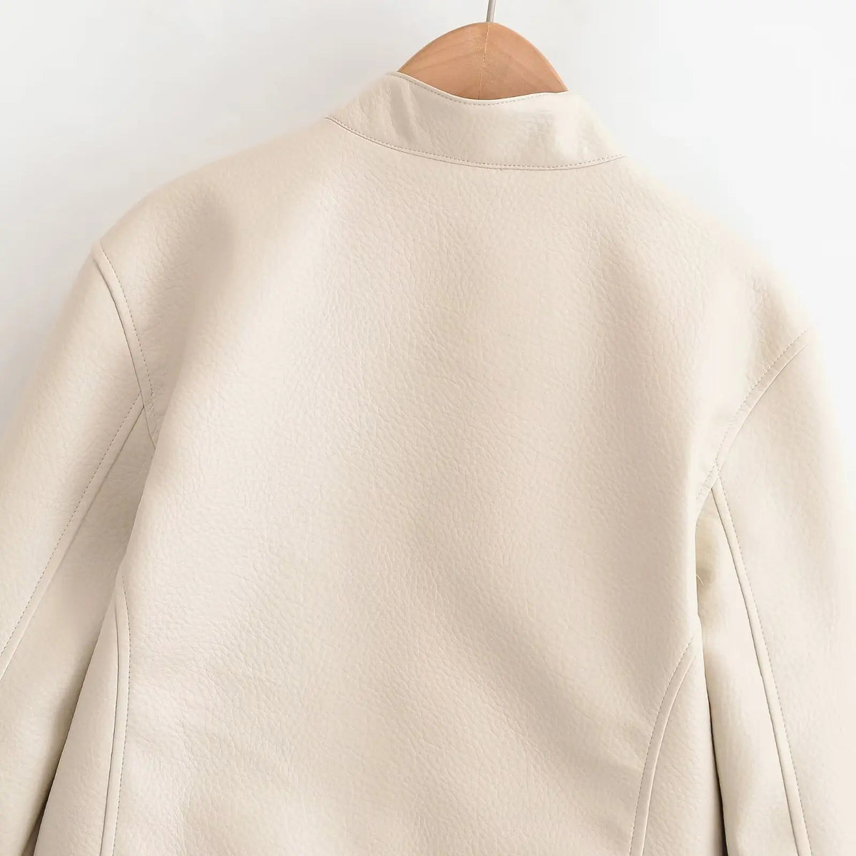 Giacca ecopelle Rahupa avorio — retro con collo alto alla coreana | Dream Shop