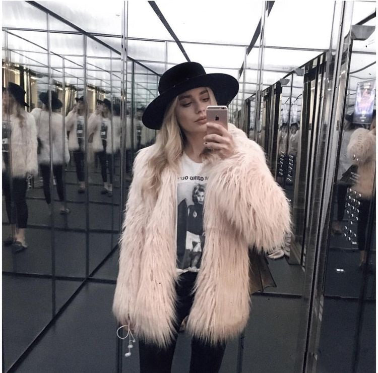 Pelliccia Wooven sintetica a pelo lungo con scollo tondo