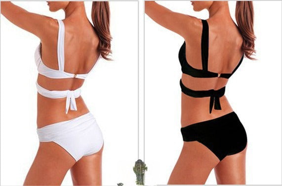 Bikini cross nero donna indossato spiaggia — Dream Shop