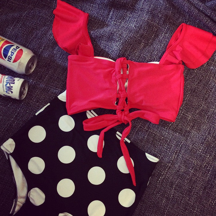 Bikini pinup stars pois