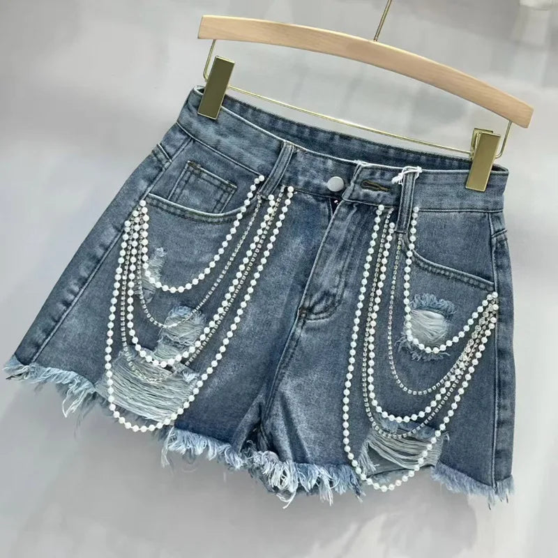 Shorts jeans con catene di perle Pearl Unchain stile western chic