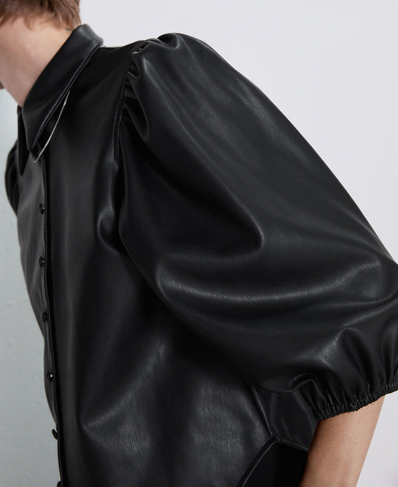 Camicia ecopelle maniche a sbuffo