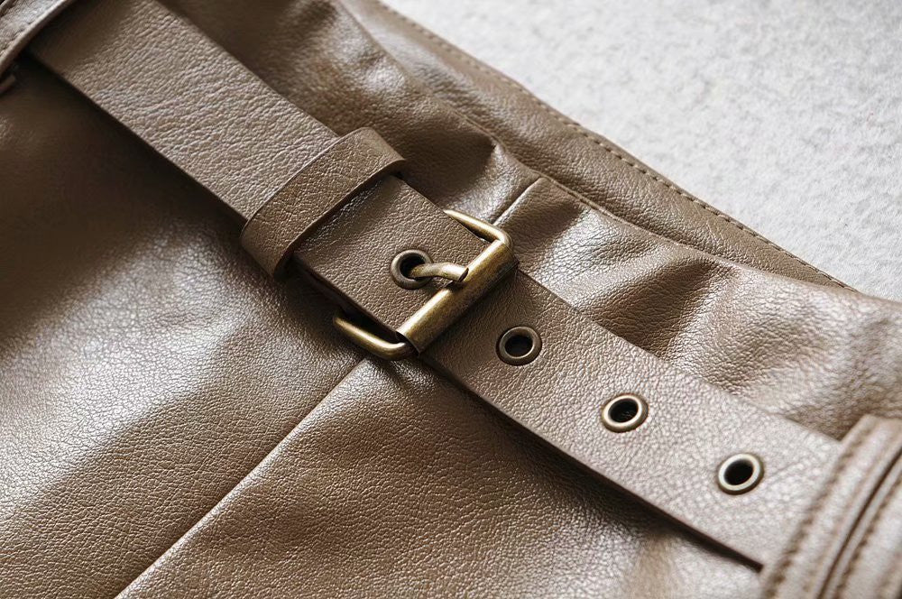 Shorts ecopelle vita alta