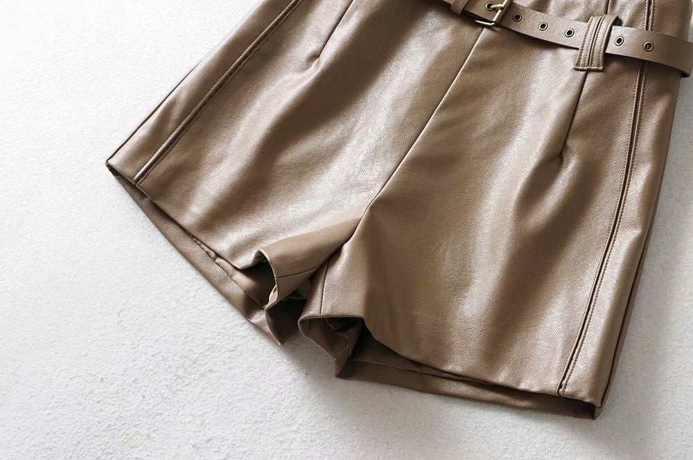 Shorts ecopelle vita alta