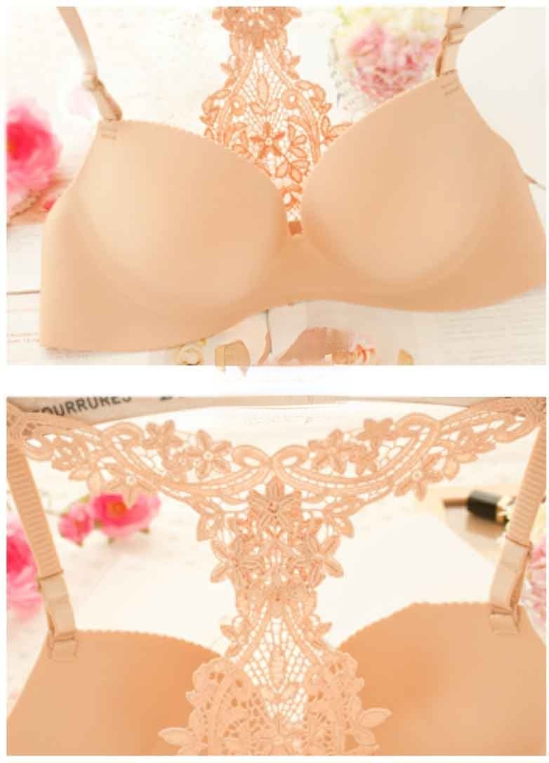 Lace push-up bra on model — Dream Shop