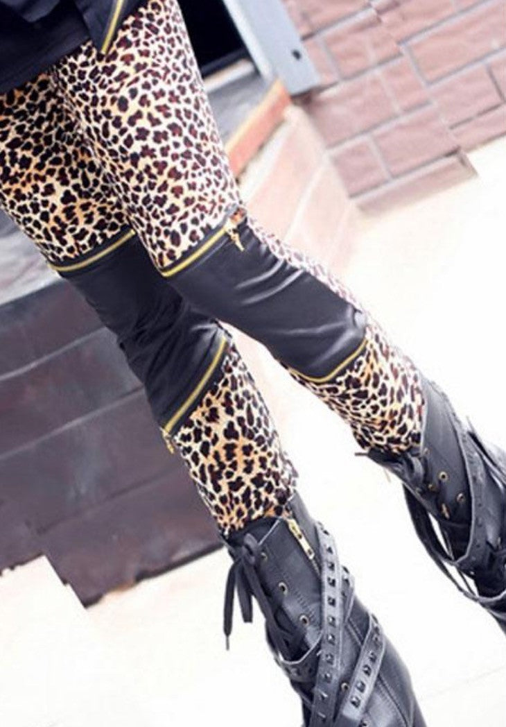 Pantalones de piel sintética con estampado de leopardo