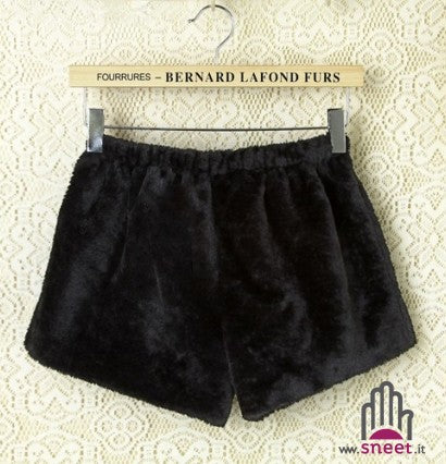 Pantalones cortos de piel sintética con cola