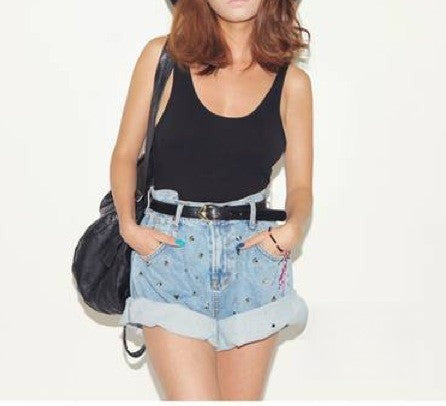 Shorts Cool Studs indossati con cintura — Dream Shop