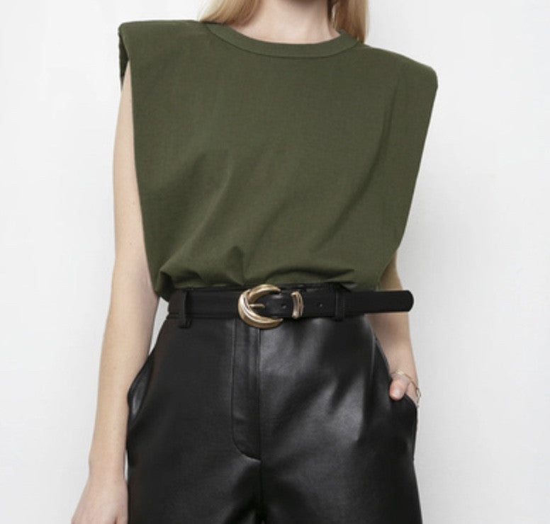 Canotta con spalline imbottite