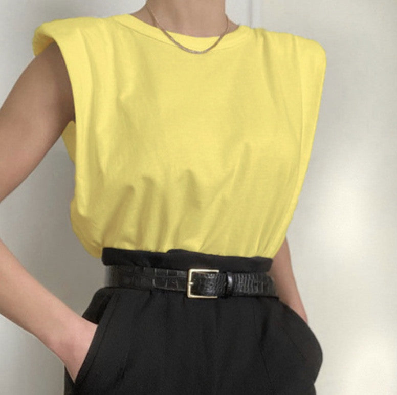 Canotta con spalline imbottite